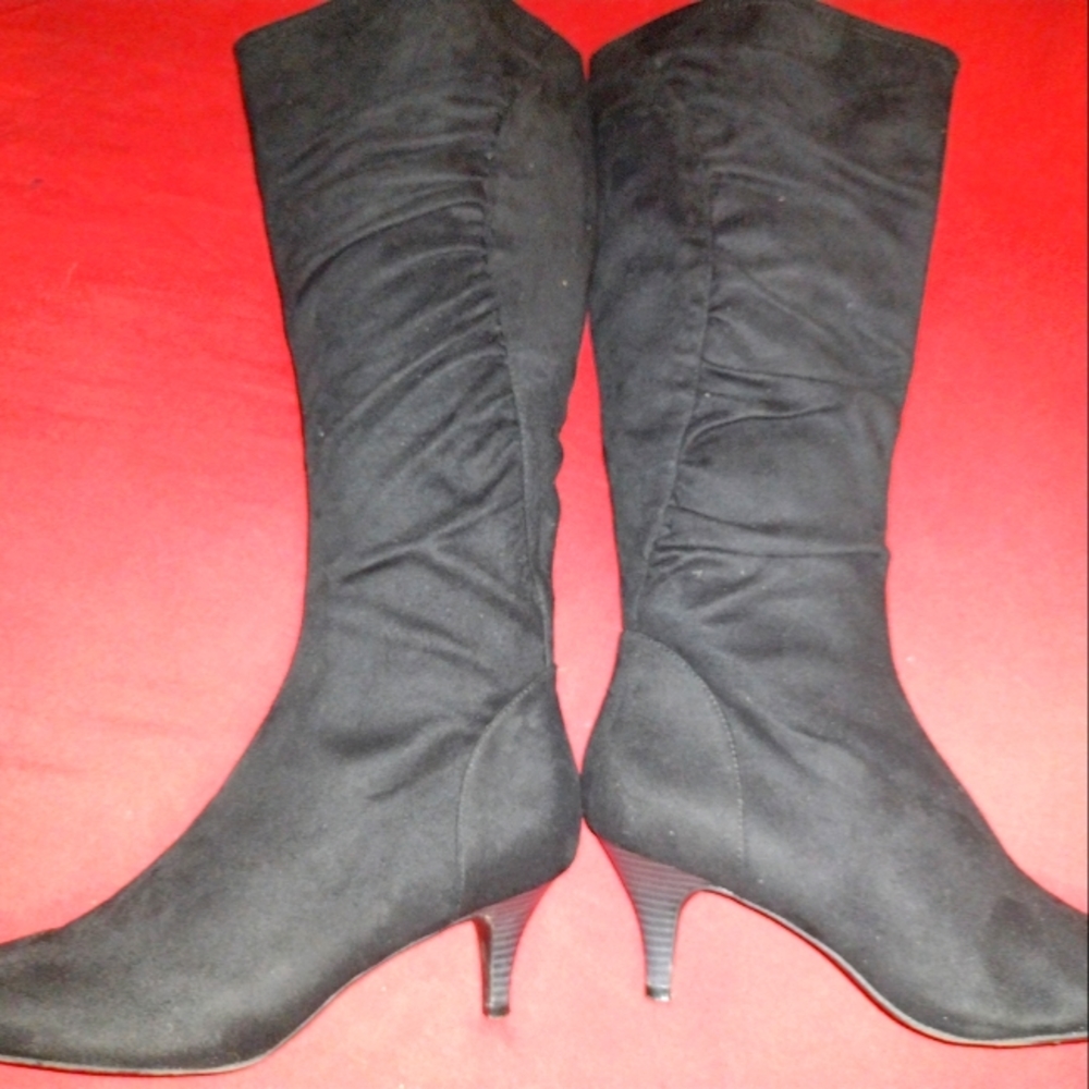 SOLD: Knee-high black fashion boot small heel